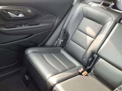 Used 2022 GMC Terrain SLT w/ LPO, 'HIT The Road' Package FWD image 16