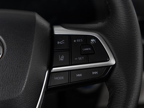 Used 2023 Toyota Sienna XLE image 33