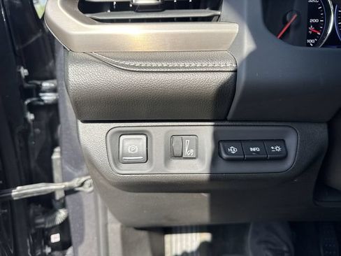 Used 2023 GMC Acadia Denali w/ Denali Ultimate Package AWD/4WD image 18