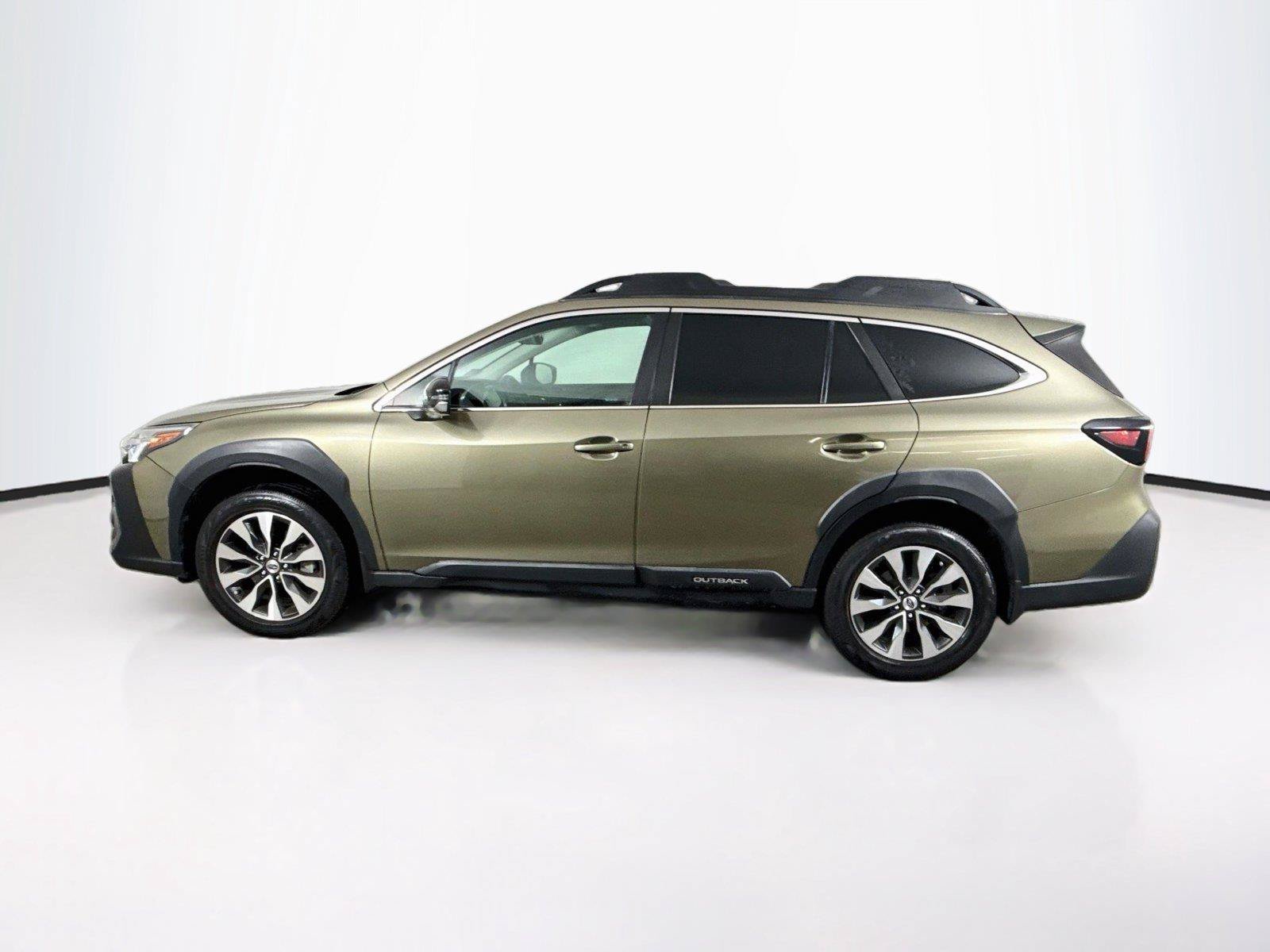 Used 2023 Subaru Outback Limited AWD/4WD image 2
