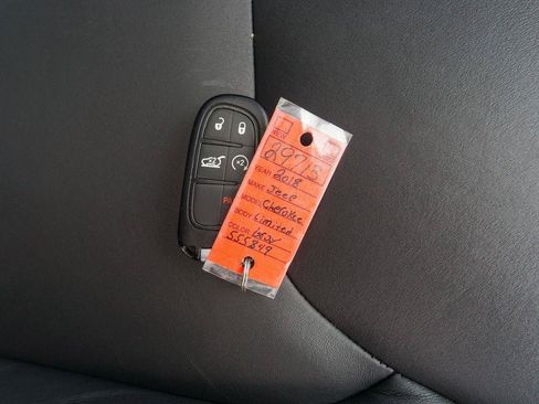Used 2018 Jeep Cherokee Limited AWD/4WD image 36