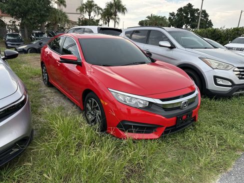 Used 2018 Honda Civic EX image 2