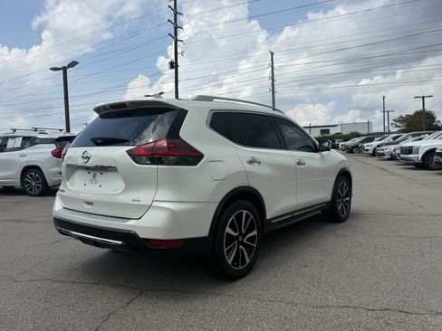 Used 2018 Nissan Rogue SL w/ Premium Package FWD image 5