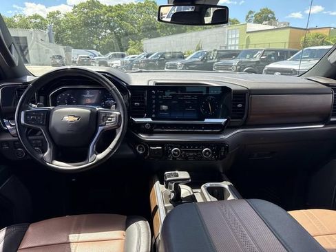 Used 2024 Chevrolet Silverado 1500 High Country w/ High Country Premium Package AWD/4WD image 14
