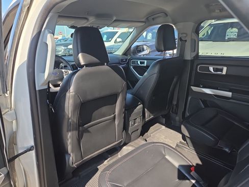 Used 2023 Ford Explorer XLT w/ Equipment Group 202A AWD/4WD image 14