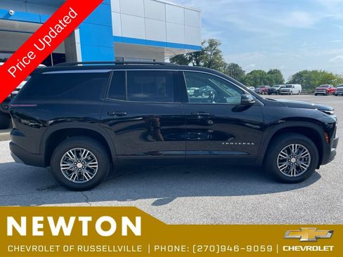 Used 2025 Chevrolet Traverse LT FWD image 17