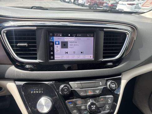 Used 2023 Chrysler Voyager LX image 24