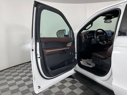 Used 2024 Ford Expedition Max Limited AWD/4WD image 18