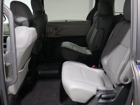 Used 2024 Toyota Sienna XLE image 18