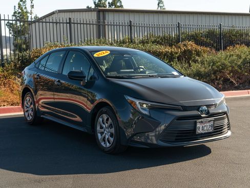 Certified 2024 Toyota Corolla LE FWD image 3