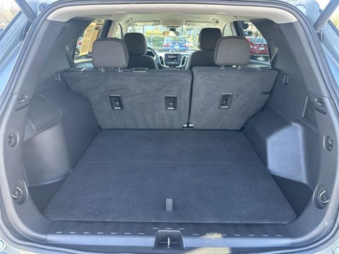 Used 2023 Chevrolet Equinox LT image 32