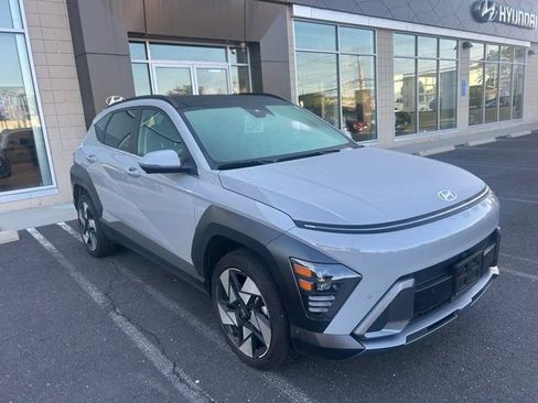 Used 2024 Hyundai Kona Limited AWD/4WD image 2