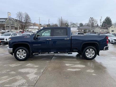 Used 2022 Chevrolet Silverado 2500 LTZ image 2