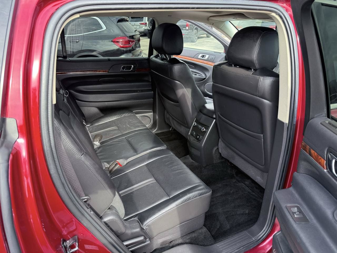 Used 2018 Lincoln MKT FWD image 13