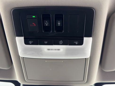 Used 2023 Nissan Rogue SL w/ SL Premium Package image 31