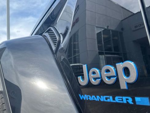 Used 2025 Jeep Wrangler Unlimited Sahara w/ Safety Group image 13