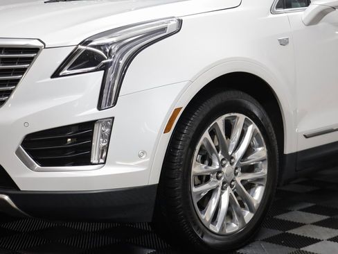 Used 2017 Cadillac XT5 Platinum w/ Driver Assist Package image 3