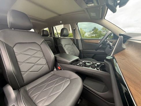 Used 2024 Volkswagen Atlas SE w/ Panoramic Sunroof Package AWD/4WD image 31