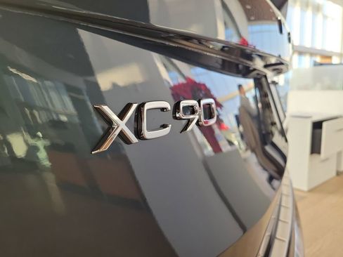 New 2026 Volvo XC90 T8 Ultra w/ Protection Package Premier AWD/4WD image 8