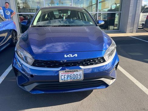 Used 2023 Kia Forte LXS w/ LXS Technology Package FWD image 2