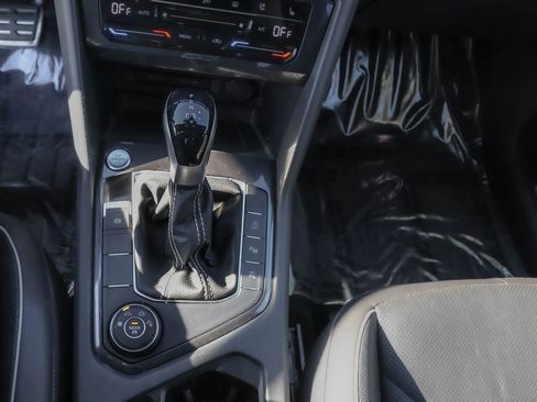 Certified 2022 Volkswagen Tiguan SEL R-Line image 23