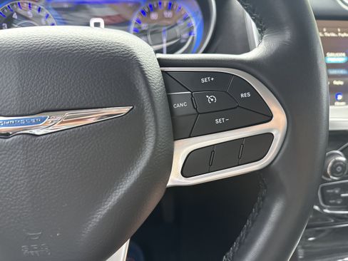 Used 2021 Chrysler 300 Touring L RWD image 22