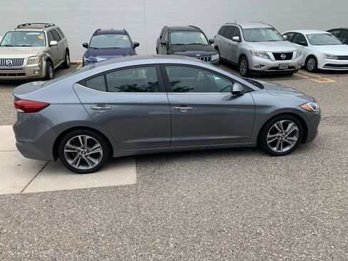 Used 2017 Hyundai Elantra Limited w/ Limited Tech Package 04 FWD image 3