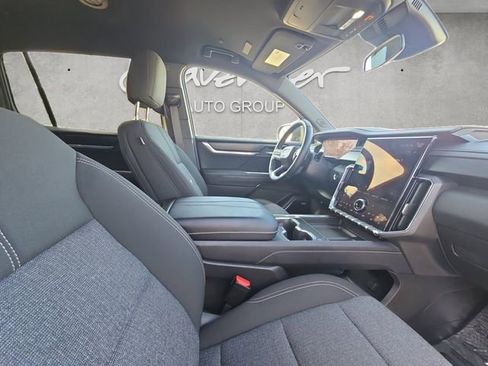 Used 2025 GMC Acadia Elevation image 24