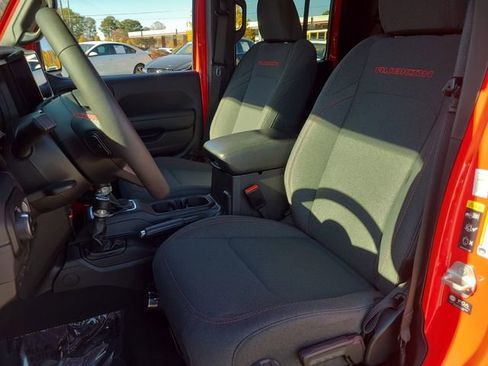 Used 2024 Jeep Gladiator Rubicon w/ Technology Group image 7