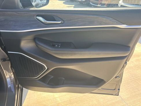 Used 2025 Jeep Grand Cherokee L Limited w/ Black Appearance Package image 13