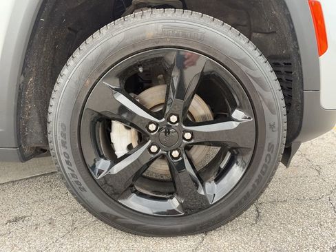 Used 2024 Jeep Grand Cherokee Limited w/ Black Appearance Package image 41