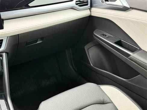 Certified 2025 Volkswagen Taos SEL image 15