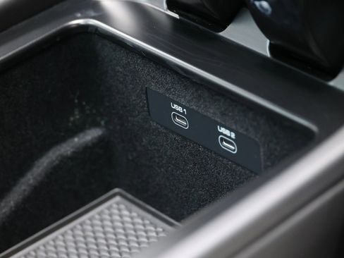 Used 2021 Bentley Bentayga w/ First Edition Specification AWD/4WD image 23