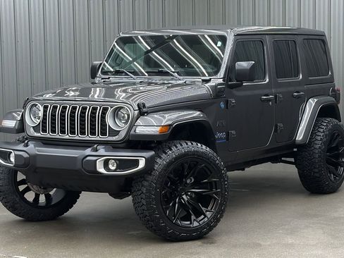 Used 2025 Jeep Wrangler Unlimited Sahara w/ Safety Group image 1