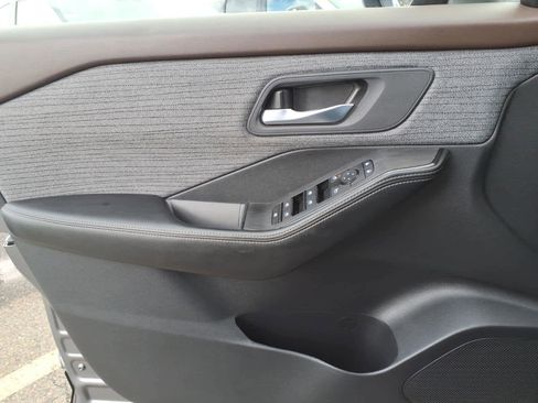 Certified 2023 Nissan Rogue SV AWD/4WD image 16