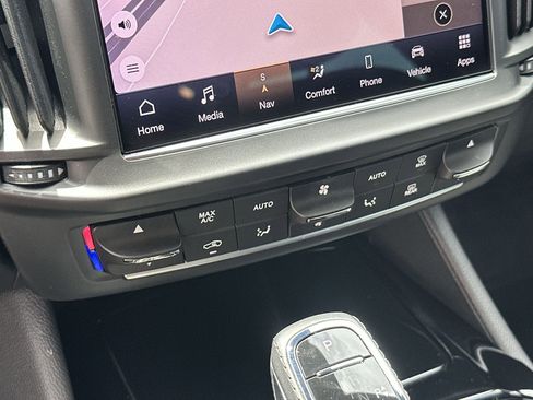 Used 2022 Maserati Levante GT image 17