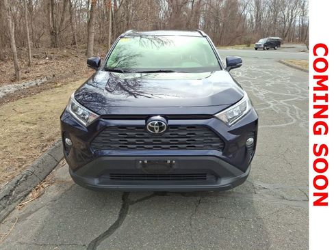 Used 2020 Toyota RAV4 XLE Premium image 3