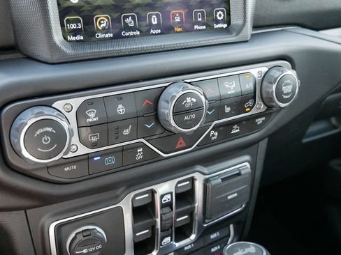 Used 2021 Jeep Wrangler Unlimited Sahara AWD/4WD image 21