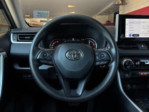 Used 2025 Toyota RAV4 XLE FWD image 32