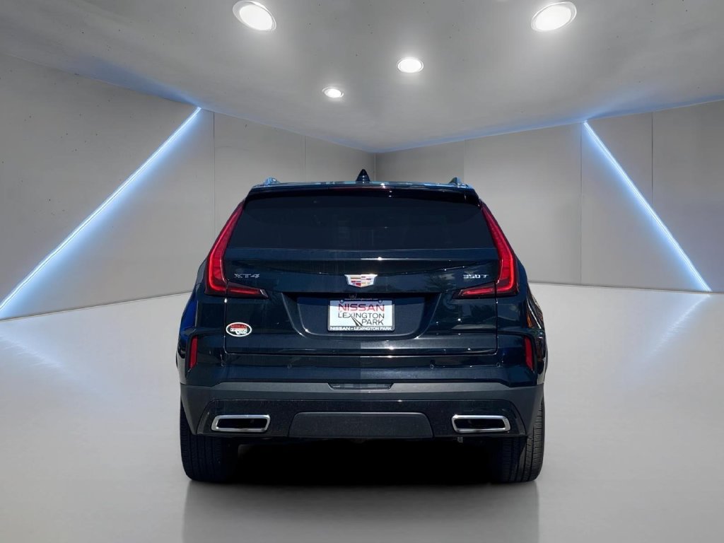 Used 2025 Cadillac XT4 Premium Luxury FWD image 4