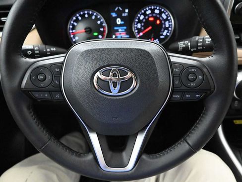 Used 2022 Toyota RAV4 XLE Premium AWD/4WD image 22