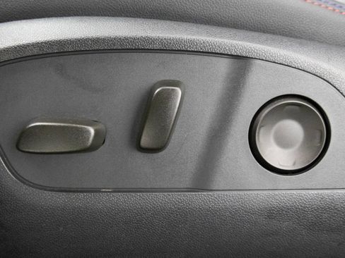 Used 2024 Chevrolet Equinox EV RS FWD image 8