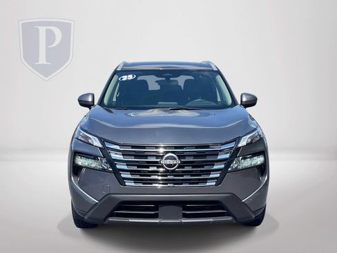 Used 2025 Nissan Rogue SV w/ SV Premium Package FWD image 3