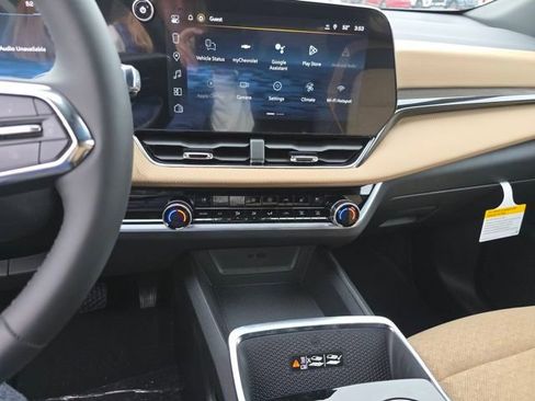 Used 2026 Chevrolet Equinox ACTIV image 11