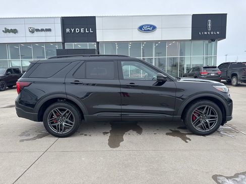 Used 2025 Ford Explorer ST-Line w/ ST-Line Street Pack AWD/4WD image 2