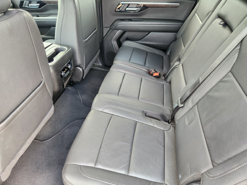 Used 2025 Chevrolet Suburban Z71 AWD/4WD image 30
