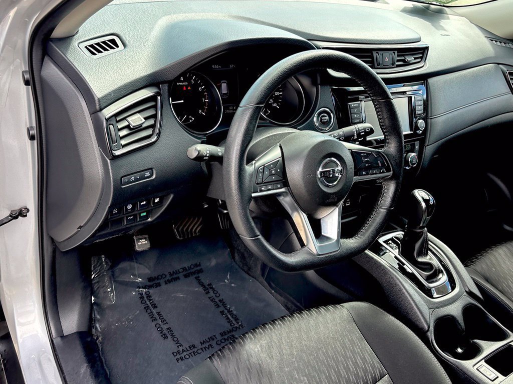 Used 2020 Nissan Rogue SV FWD image 18