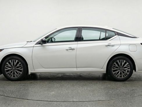 Used 2025 Nissan Altima 2.5 SV image 5