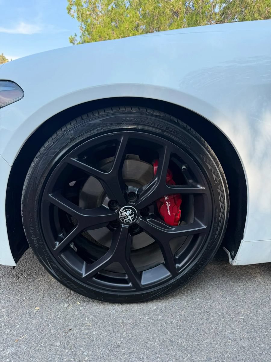 Used 2020 Alfa Romeo Giulia w/ Nero Edizione RWD image 18