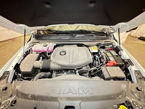 New 2026 RAM 1500 Express AWD/4WD image 44